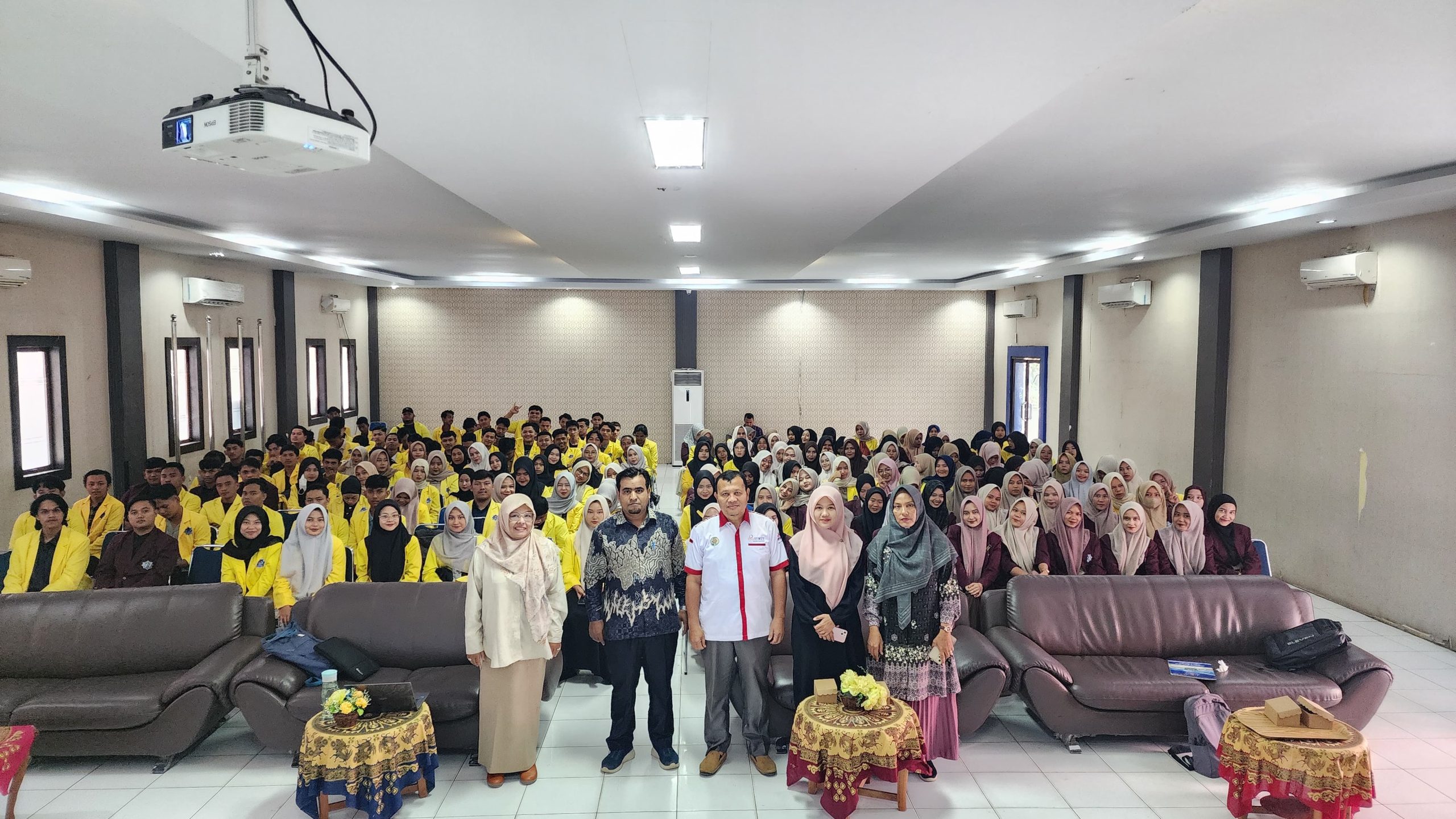 UTU Lepas 185 Mahasiswa untuk KKN Kolaborasi di Abdya. (Foto: For Nukilan)