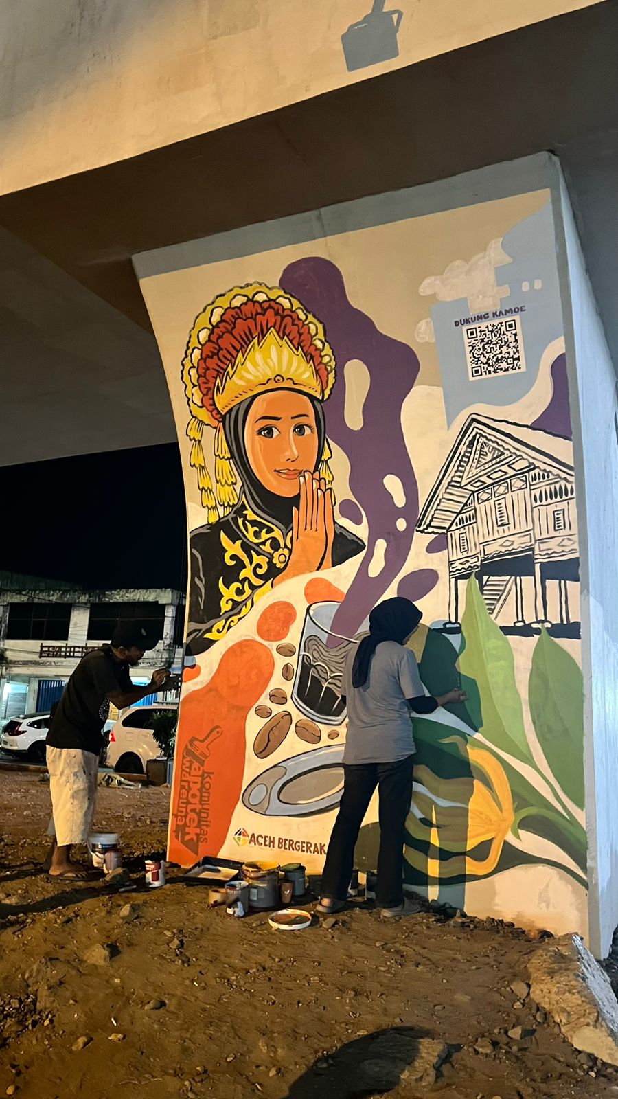 Seniman Aceh Perindah Flyover Simpang Surabaya dengan Seni Mural. (Foto: For Nukilan)