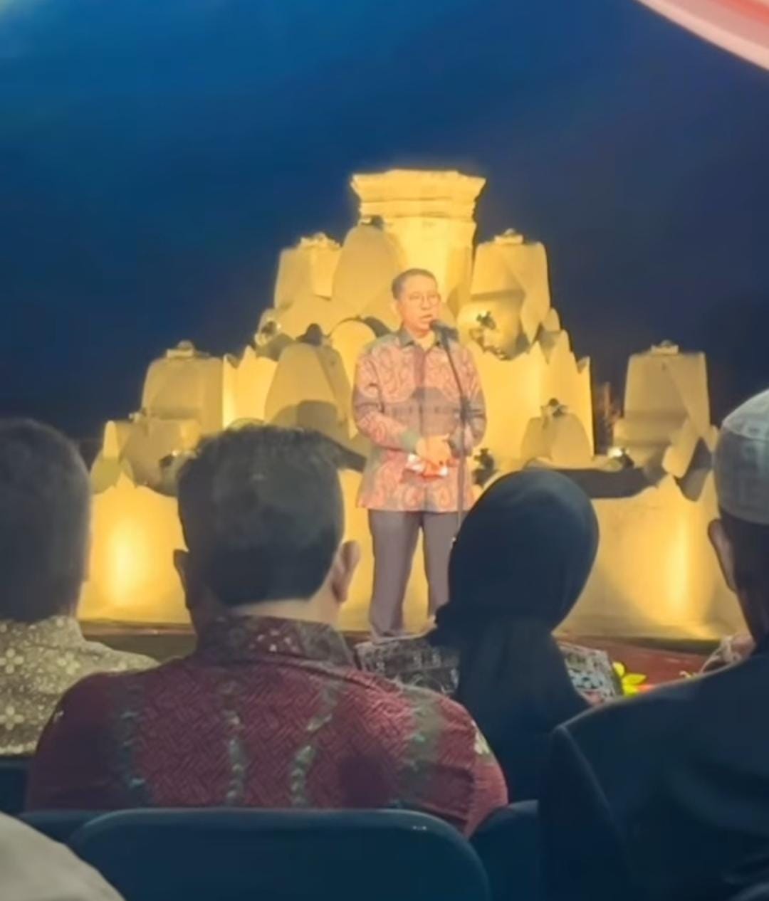 Menteri Kebudayaan Republik Indonesia, Fadli Zon, saat meresmikan revitalisasi situs Tamansari Gunongan. (Foto: Nukilan)