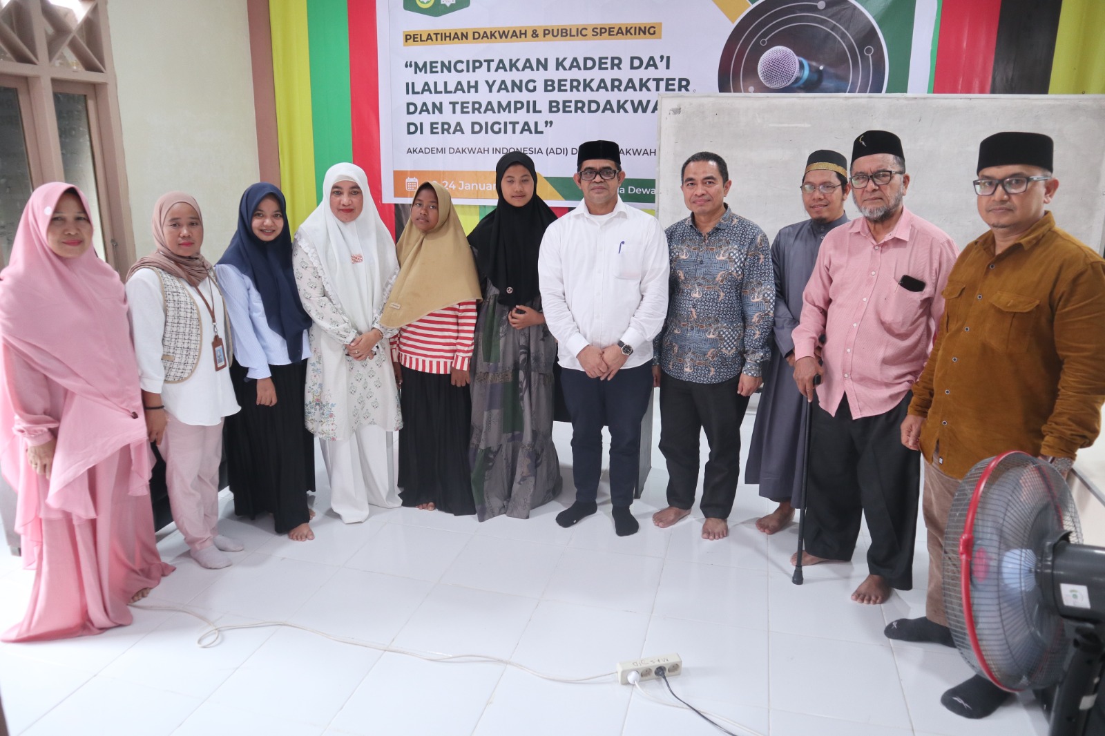 PJ Bupati Aceh Tenggara Serahkan Dua Anak Mualaf ke Forum Dakwah Perbatasan. (Foto: For Nukilan)