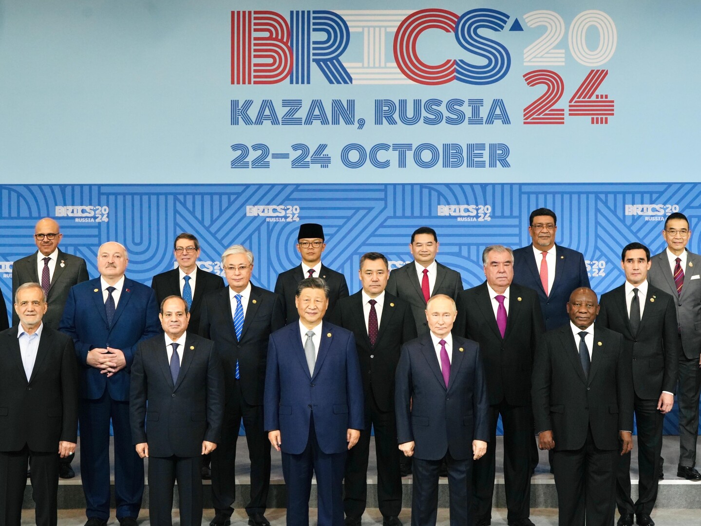 Menlu Sugiono (mengenakan peci) saat menghadiri KTT BRICS Plus di Kazan, Rusia, 24 Oktober 2024. (Foto:Kemlu RI)