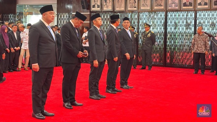 Menteri ESDM Bahlil Lahadalia melantik pejabat tinggi di lingkup Kementerian ESDM. (Foto: CNBC Indonesia)