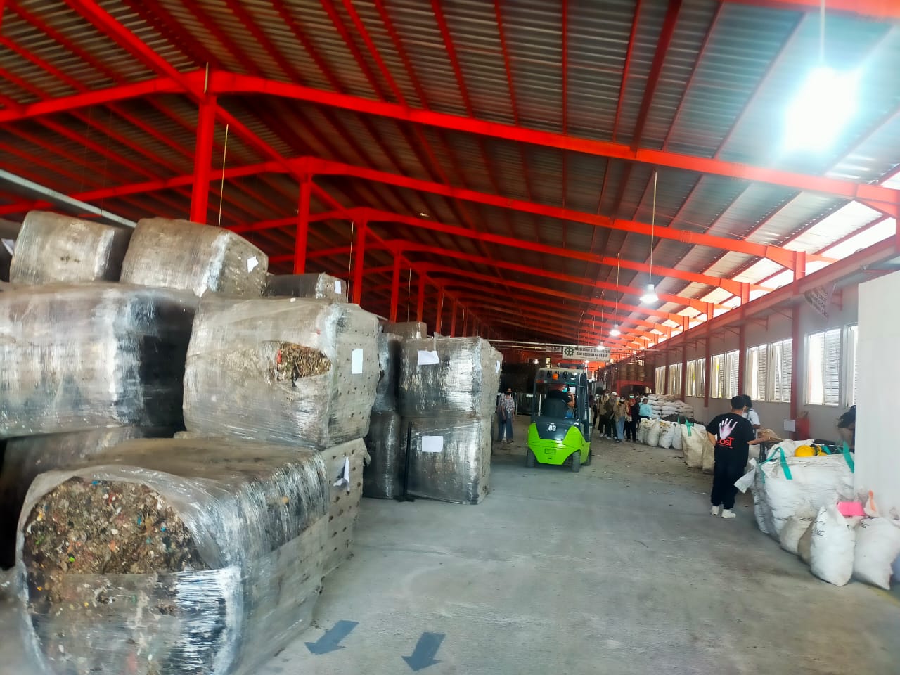 DLHK Aceh Barat Ajak Perusahaan Briket Sampah Berinvestasi. (Foto: CATAT.CO)