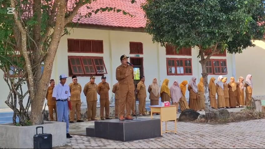 Kacabdin Banda Aceh dan Aceh Besar, Syarwan Joni, S.Pd., M.Pd Kunjungi SMAN 3 Seulimeum. (Foto: For Nukilan)