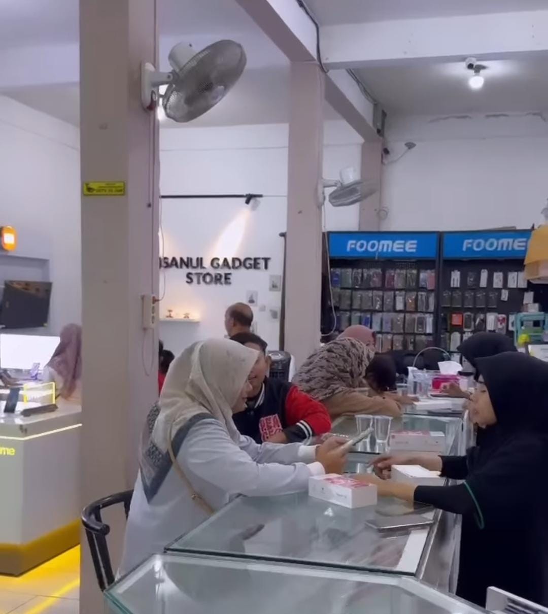 Ihsanul Gadget Store, pusat penjualan HP terlengkap. (Foto: Nukilan)