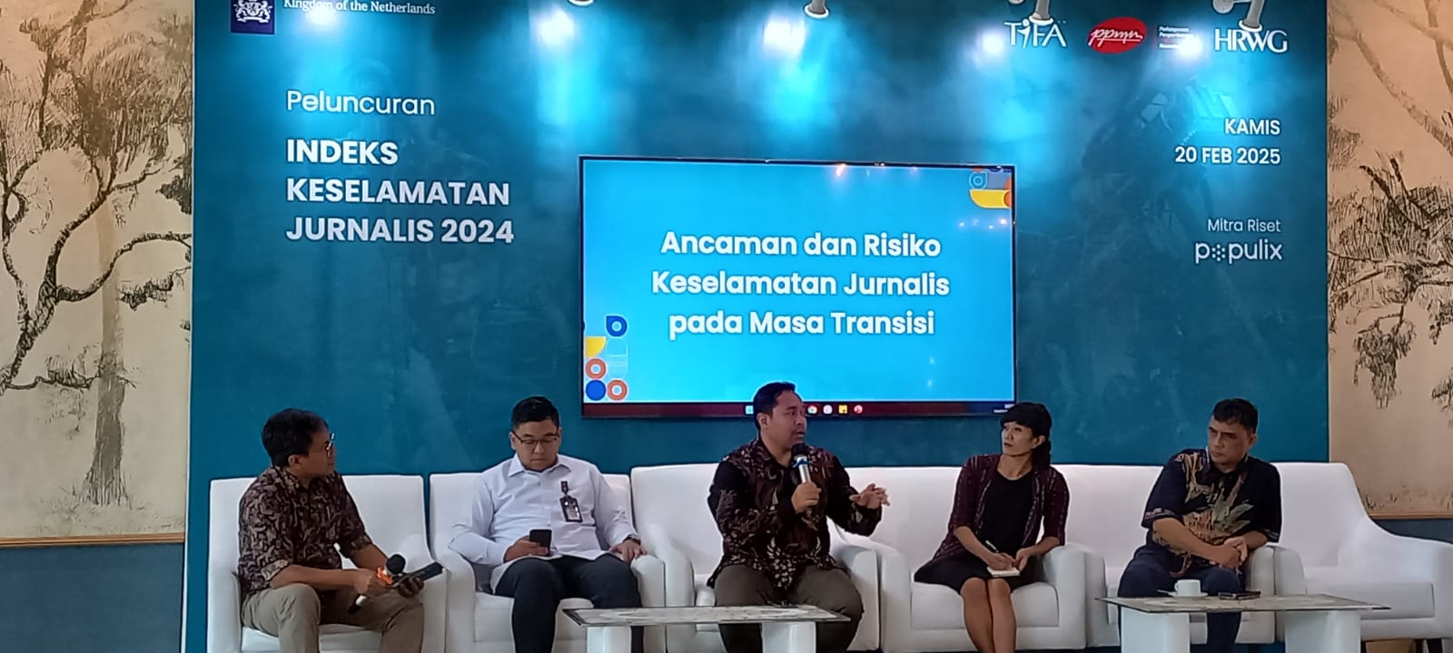 Yayasan Tifa, Perhimpunan Pengembangan Media Nusantara (PPMN), dan Human Rights Working Group (HRWG) meluncurkan skor terbaru Indeks Keselamatan Jurnalis di Indonesia, di Jakarta Selatan, pada Kamis, 20 Februari 2025. (Foto: For Nukilan)