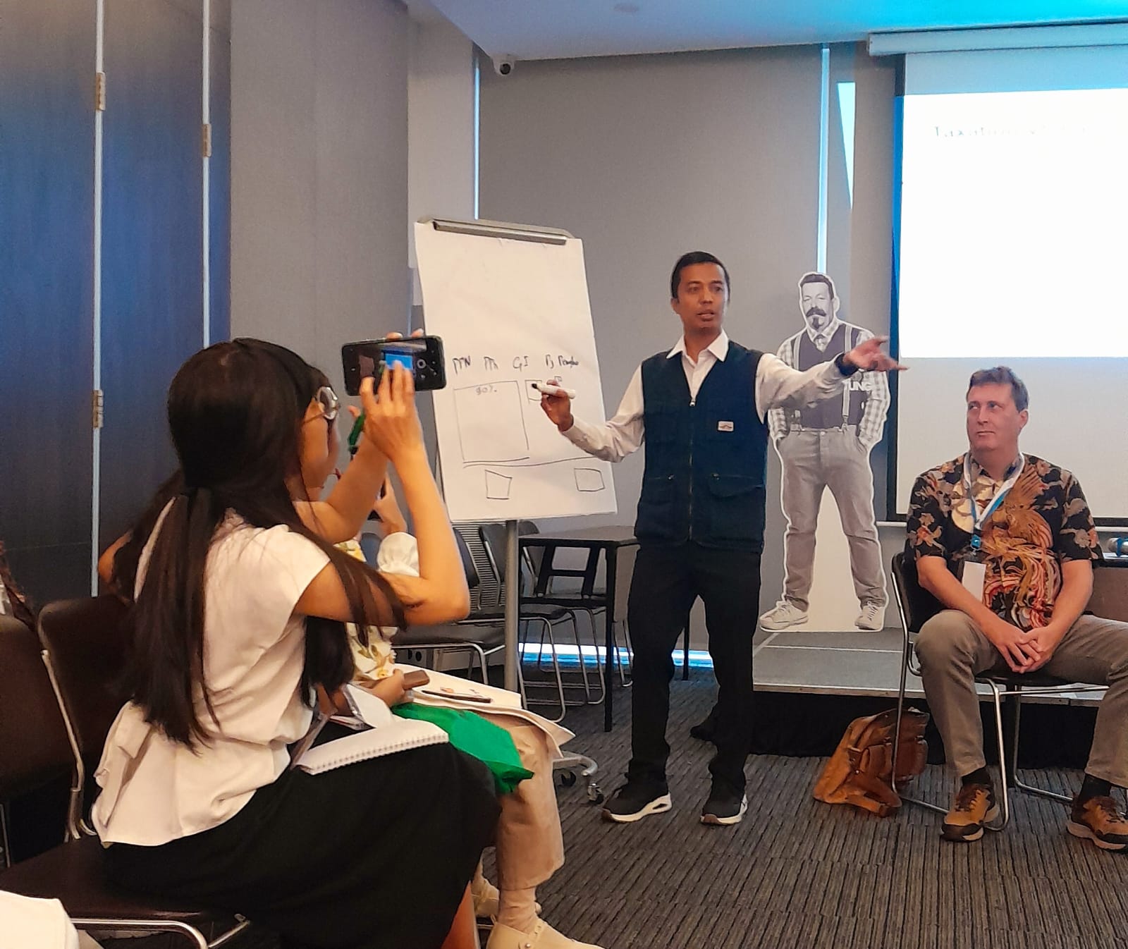 Founder Celios, Media Wahyudi Askar Jadi Pemateri Politik Ekonomi di Penutupan Young Progressive Academy. (Foto: Nukilan)