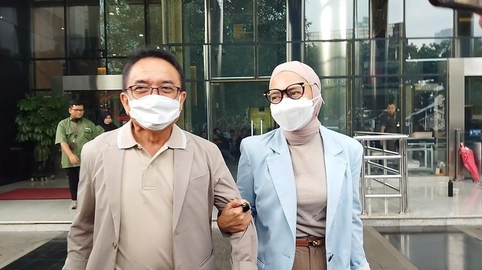 Irwandi Yusuf Datangi KPK Bersama Steffy Burase. (Foto: Nukilan)