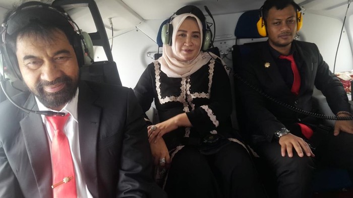 Gubernur Aceh Mualem naik helikopter polisi. (Foto: Dok Polda Aceh)