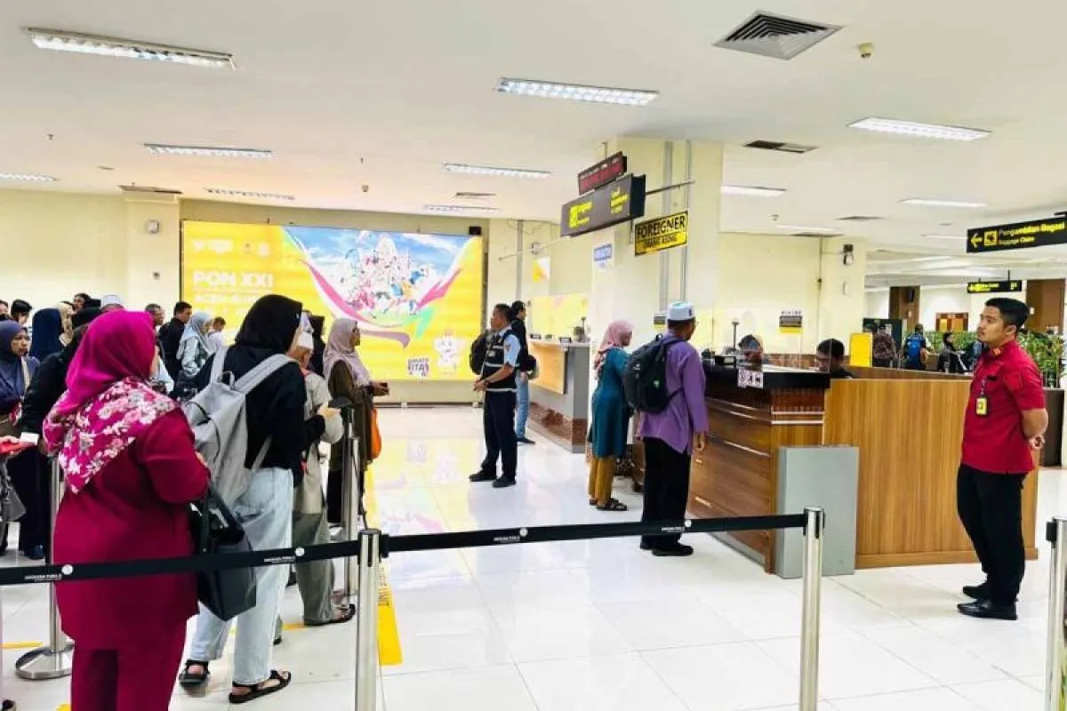 Imigrasi Aceh Tunda Keberangkatan 54 Penumpang ke Malaysia, Cegah Pekerja Migran Ilegal. (Foto: ANTARA)