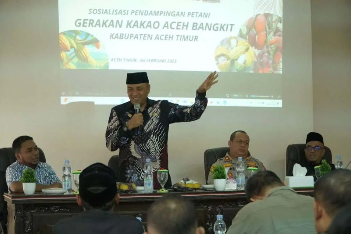 Pj Bupati Aceh Timur Amrullah M Ridha pada sosialisasi program pendampingan petani kakao di Aceh Timur. (Foto: ANTATA)