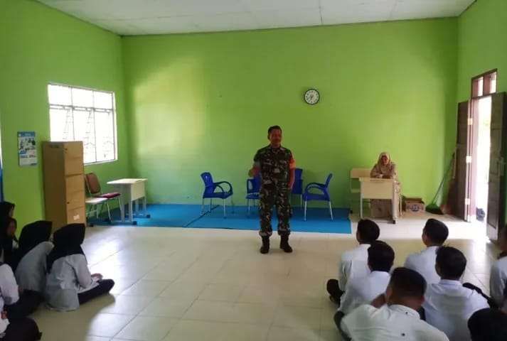 Kodim Aceh Timur Sosialisasikan Rekrutmen TNI AD kepada Pelajar. (Foto: RRI)
