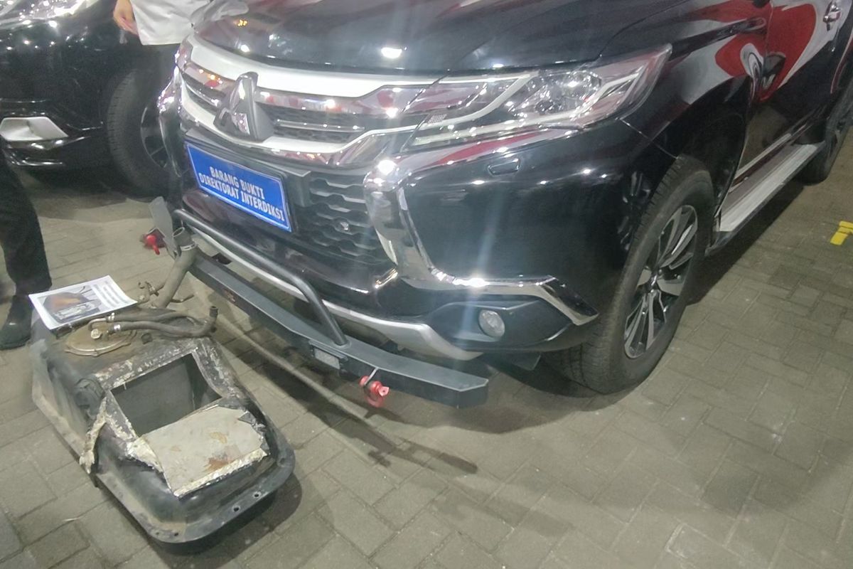 BNN Bongkar Sindikat Narkoba Gagak Hitam, Sabu Disembunyikan di Tangki BBM Pajero. (Foto: Kompas.com)