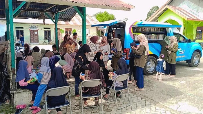 Pustaka Keliling, Upaya DPKA Menyulut Semangat Membaca di Aceh. (Foto: Arpus)