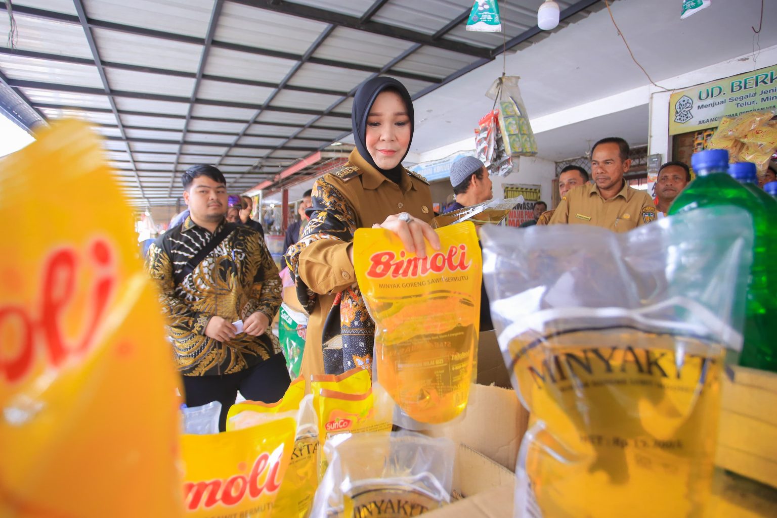 Illiza Sidak Pasar Al-Mahirah Guna Pastikan Harga Kebutuhan Pokok Stabil Jelang Ramadan. (Foto: MC BNA)