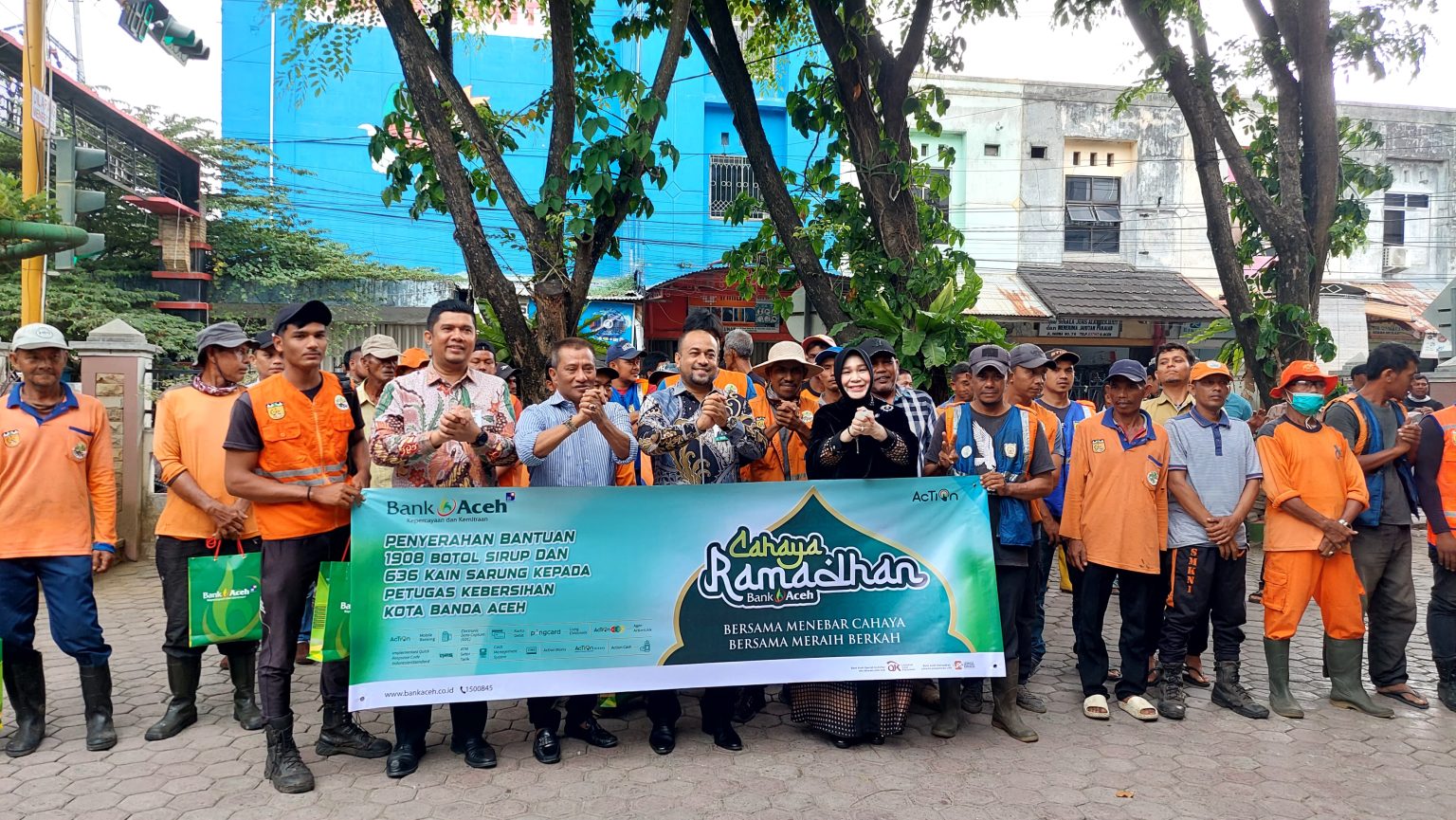 Pasukan Oranye Terima Paket Ramadan dari Bank Aceh Syariah. (Foto: Diskomindo BNA)