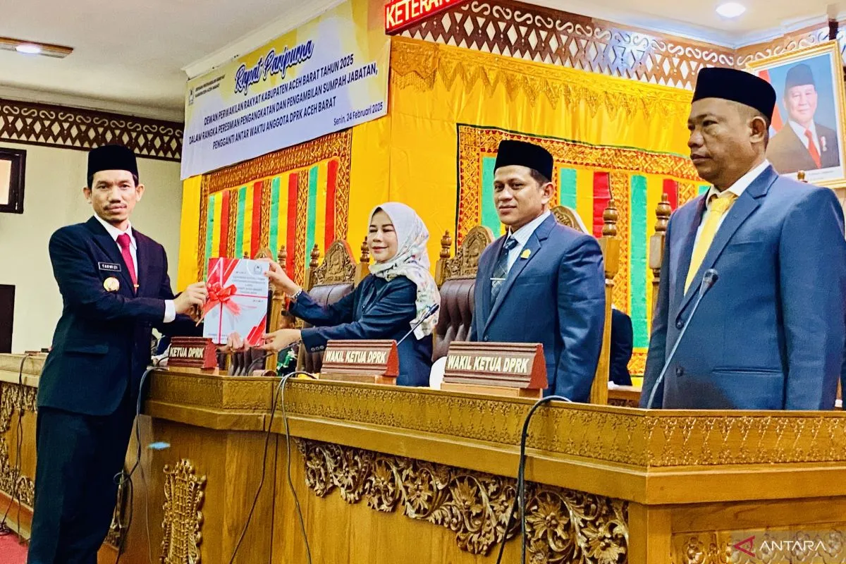 Bupati Aceh Barat Serahkan LKPJ 2024 ke DPRK. (Foto: ANTARA)