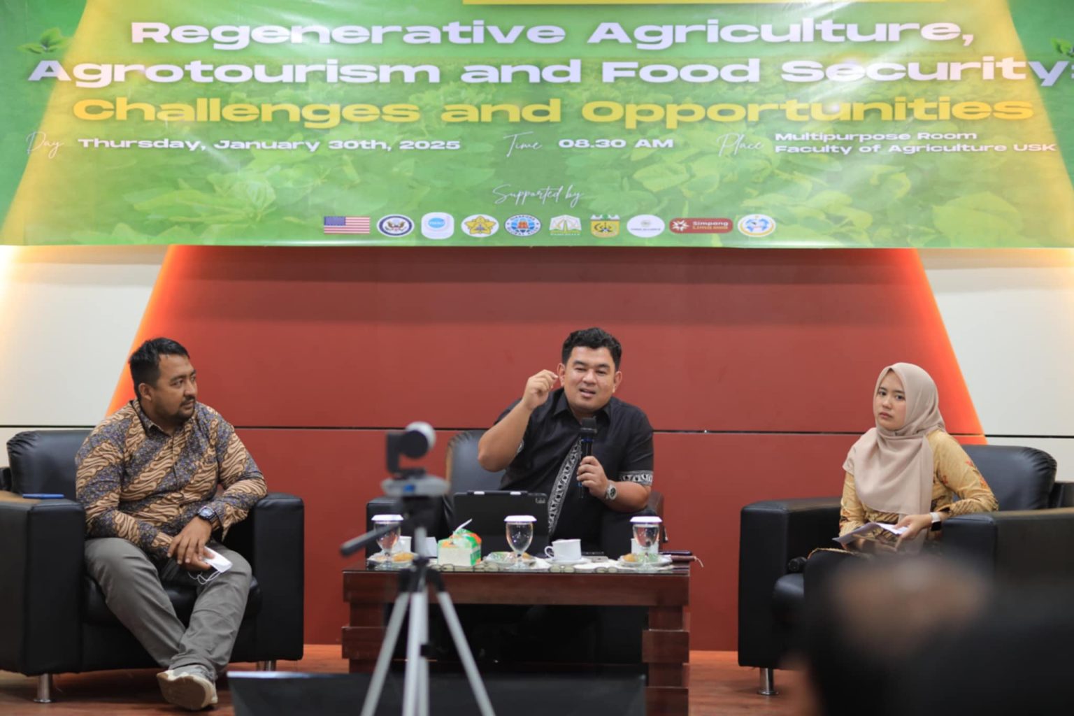 Jadi Pembicara Seminar Internasional, Almuniza Paparkan Program Urban Farming. (Foto: MC Aceh)