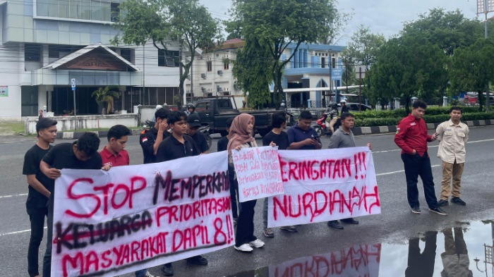Pelajar dan Mahasiswa Aceh Tenggara Tuntut Transparansi Pokir di DPRA. (Foto: Lintas Gayo.co)