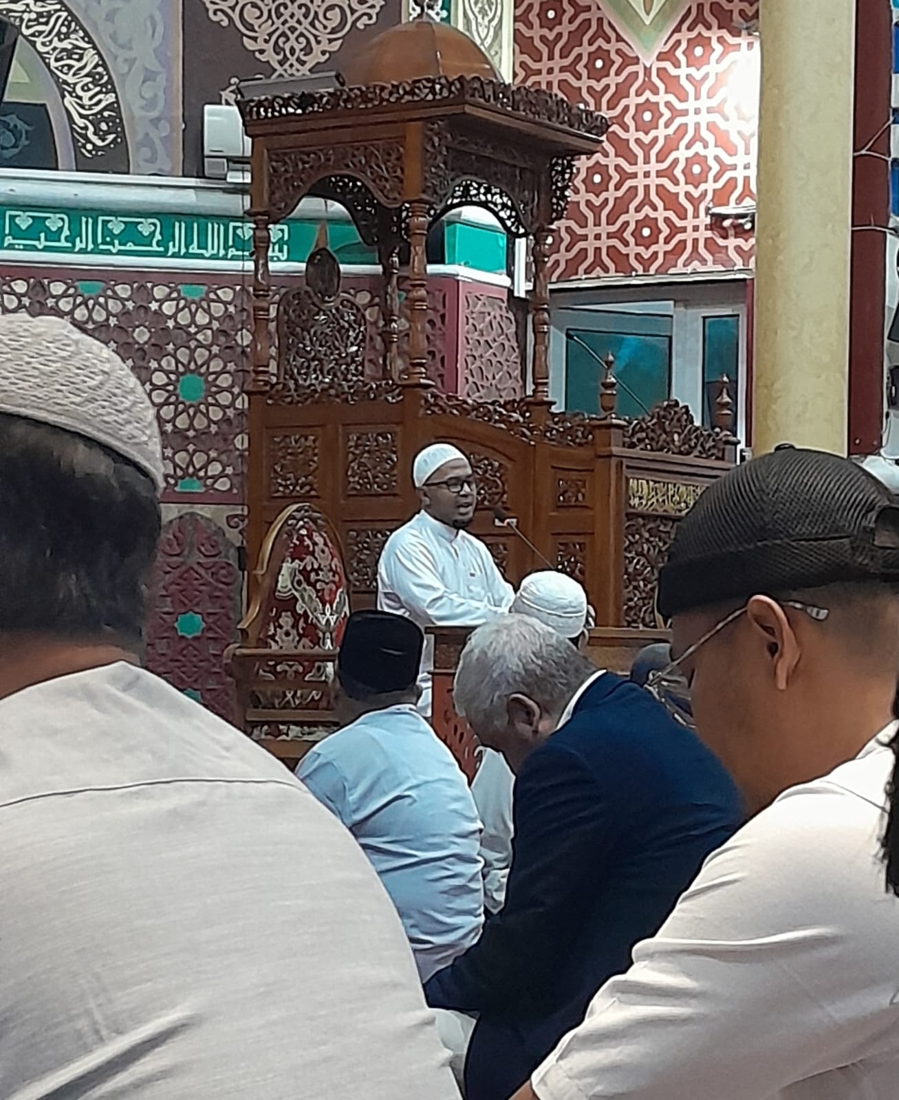 Ustaz Armiadi Musa Ajak Jemaah Masjid Oman Manfaatkan Golden Time di Bulan Ramadan. (Foto: Nukilan)