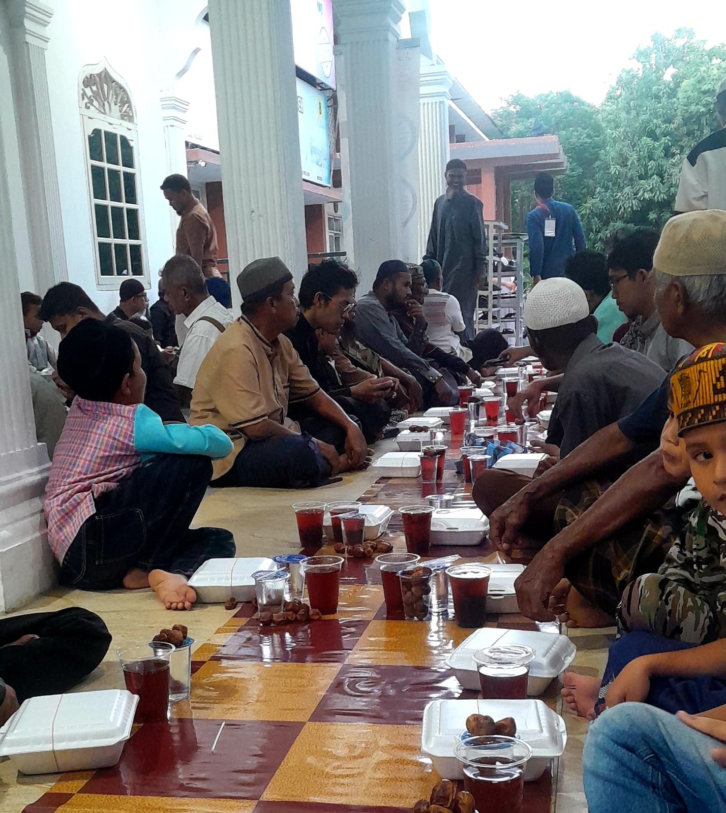 Masjid Cut Meutia Banda Aceh Sediakan 350 Porsi Berbuka Puasa. (Foto: Nukilan)