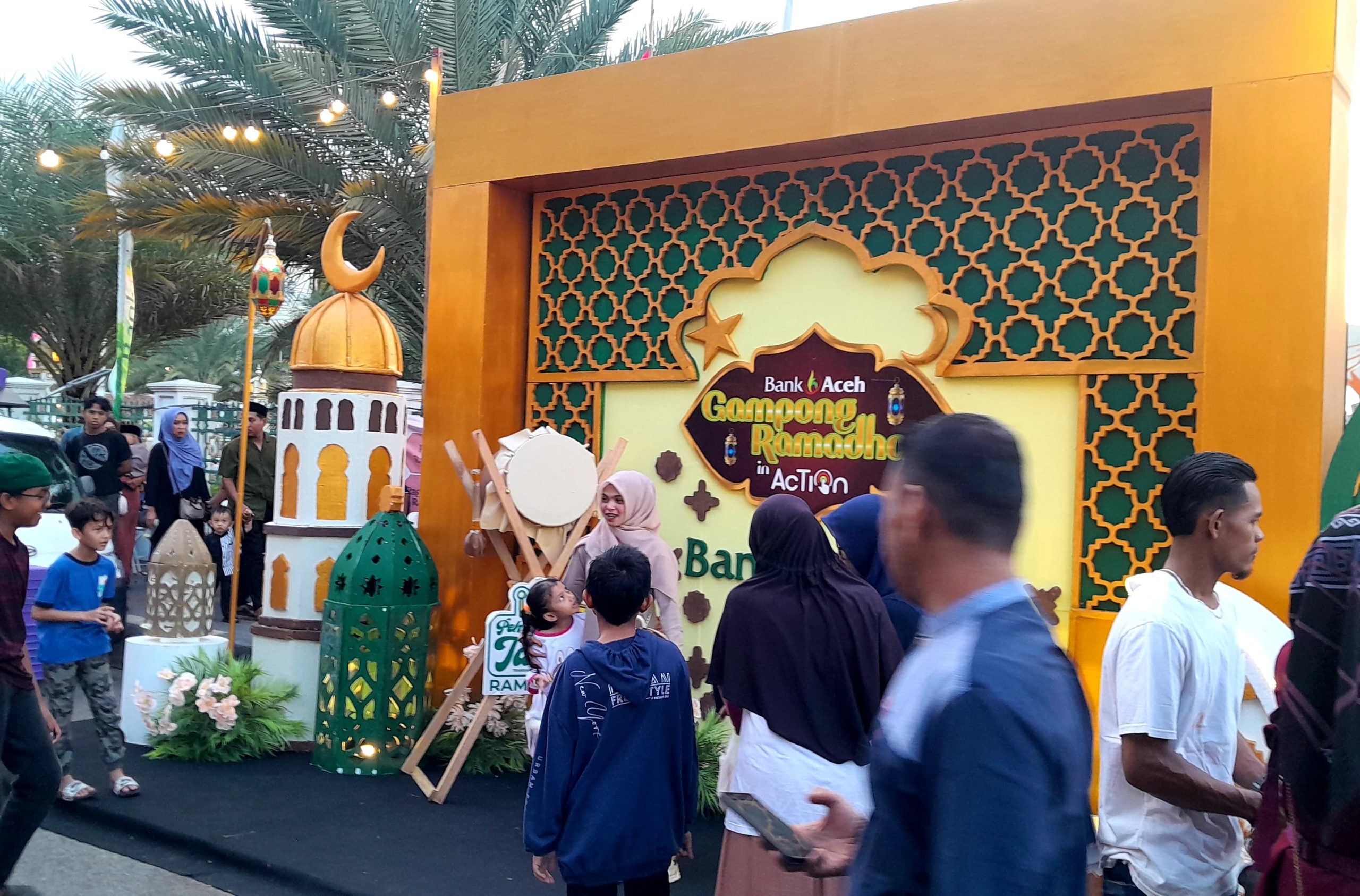 Pengunjung di Aceh Ramadhan Festival 2025. (Foto: Nukilan)