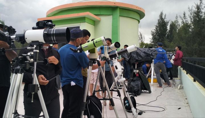 Pemantauan hilal di Observatorium Tgk Chiek Kuta Karang-Lhoknga, Kabupaten Aceh Besar, Aceh. (Foto: MTVN)