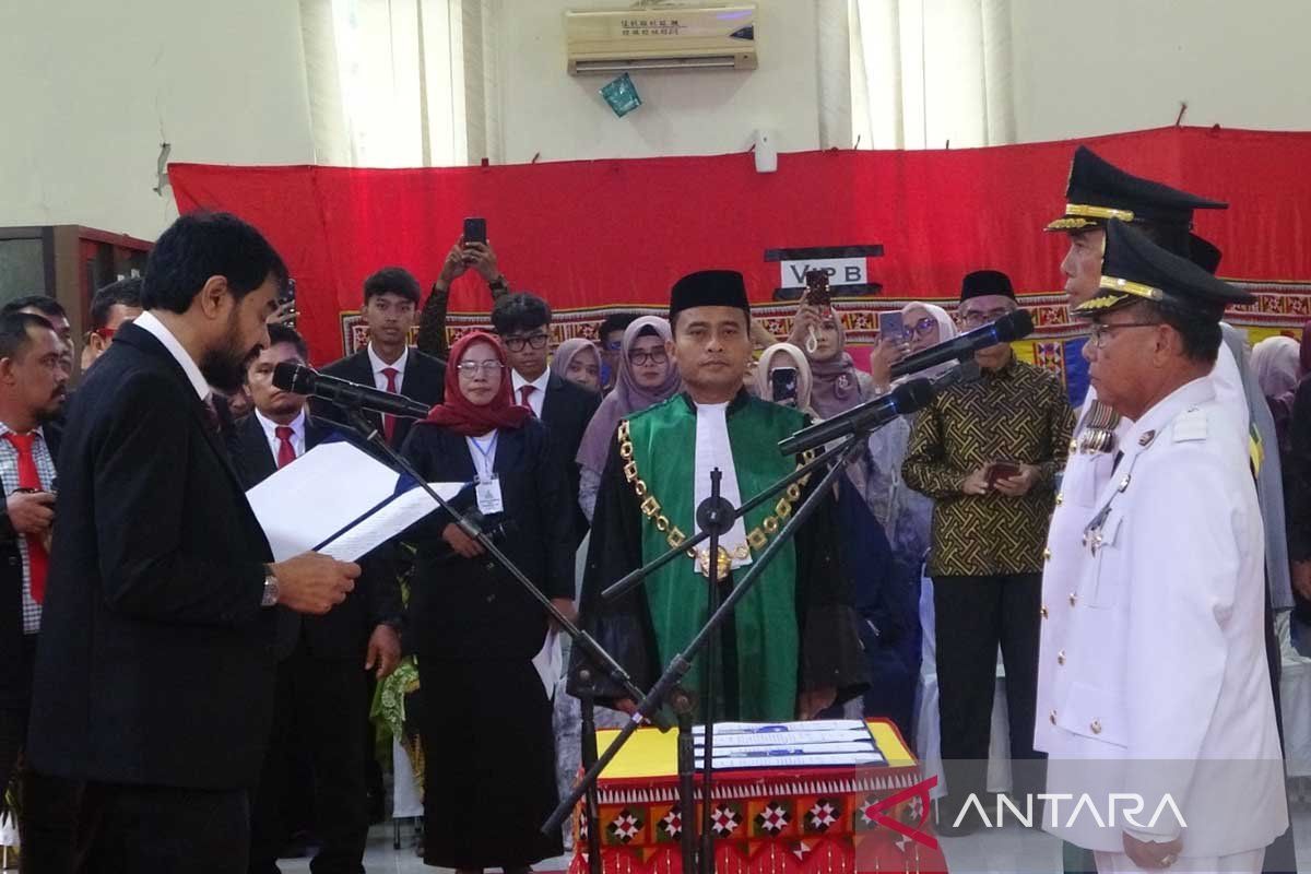 Gubernur Aceh Lantik Bupati dan Wakil Bupati Simeulue 2025-2030. (Foto: ANTARA)