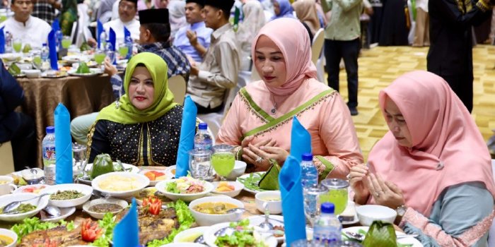Pererat Silaturrahmi, Marlina Muzakir Gelar Buka Puasa Bersama Ketua TP PKK se-Aceh. (Foto: MC Aceh)