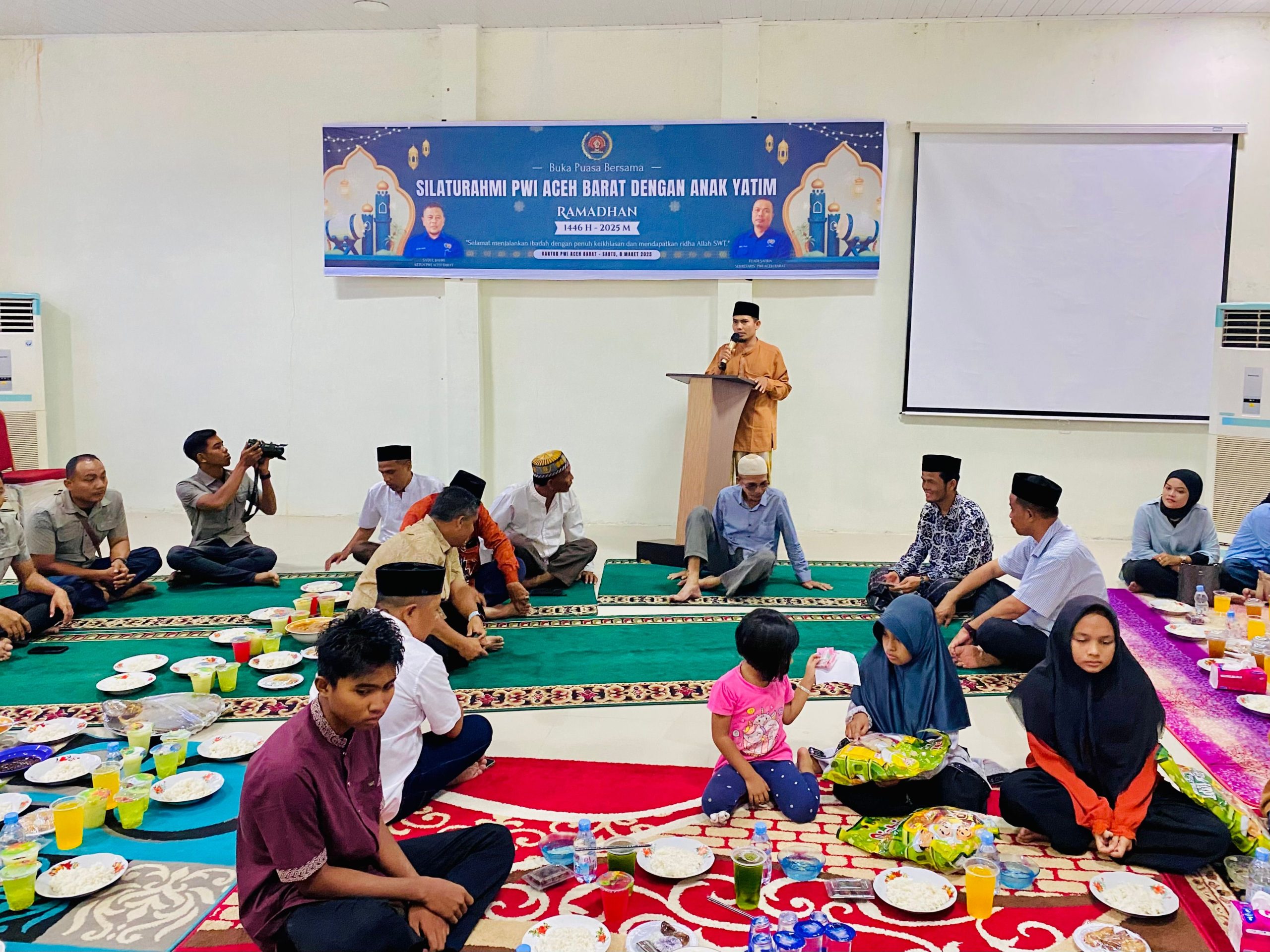PWI Aceh Barat Gelar Bukber dan Santuni Anak Yatim. (Foto: RRI)