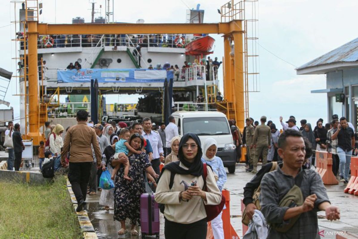 Libur Idul Fitri, Belasan Ribu Wisatawan Serbu Sabang. (Foto: ANTARA)
