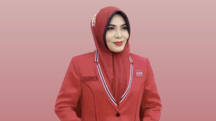 Salmawati atau Bunda Salma, pengganti calon anggota DPRA terpilih atas nama Ismail A. Jalil alias Ayahwa dari Dapil Aceh 5. (Foto: SerambiNews)