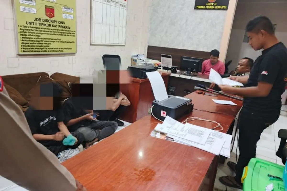 Tiga Remaja di Banda Aceh Diamankan saat Hendak Tawuran Bersenjata Samurai. (Foto: Humas Polresta Banda Aceh)