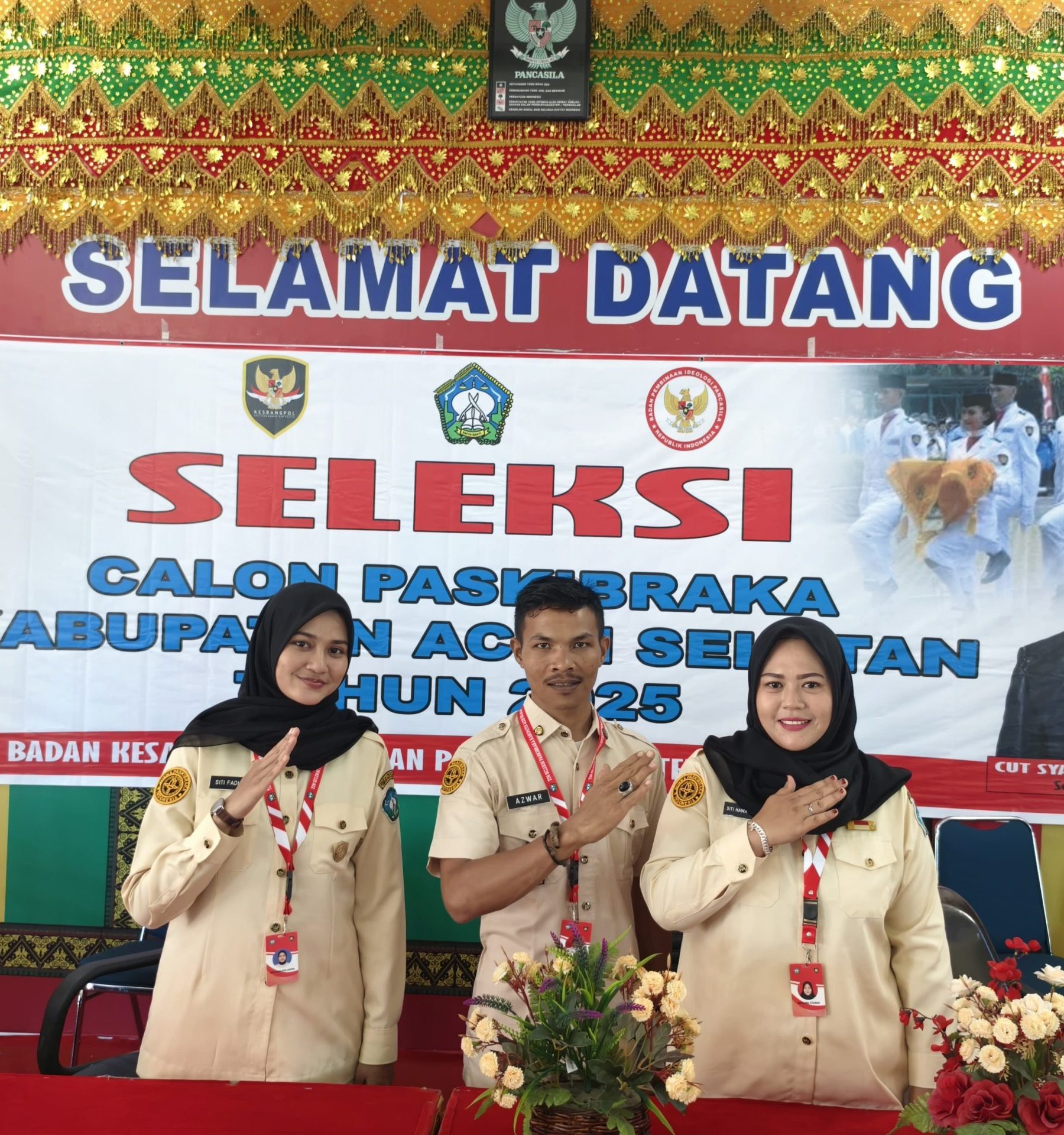 Ketua Pengurus Kabupaten Purna Paskibraka Indonesia Aceh Selatan, Azwar bersama dengan Anggota Pengurus. (Foto: For Nukilan)