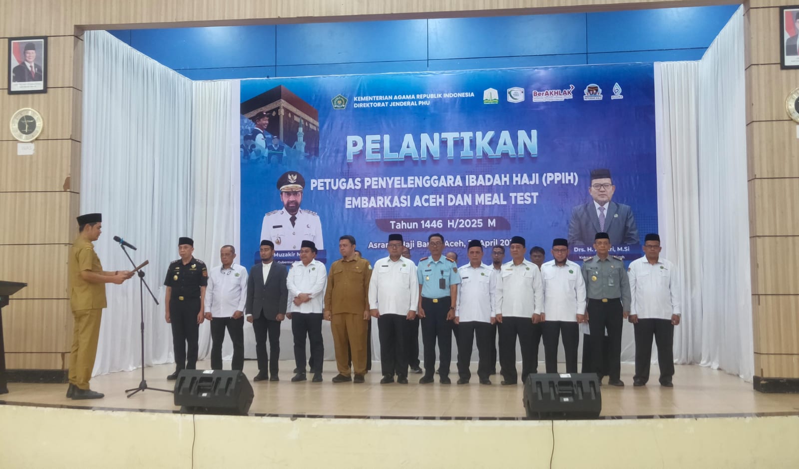 Plt Sekda Aceh, M Nasir dalam prosesi pelantikan petugas haji aceh 2025. (Foto: Nukilan/Rezi)
