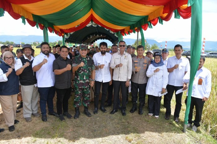 Acara Panen Raya Serentak dengan 14 Provinsi, bersama Presiden Prabowo Subiyanto via konferensi video.⁣ (Foto: MC Aceh)