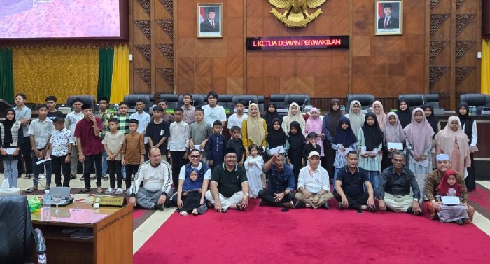 DPR Aceh Santuni Anak Yatim Jelang Ramadhan 1446 H. (Foto: DPRA)