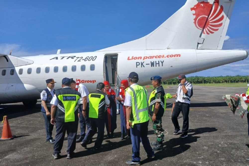 Penerbangan Perdana Wings Air Mendarat di Bandara Cut Nyak Dhien. (Foto: Bisnis.com)