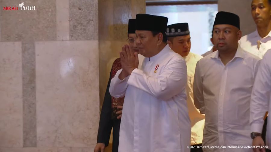 Presiden Prabowo Subianto tiba jelang melaksanakan Salat Idul Fitri 1446 H di Masjid Istiqlal, Jakarta, Senin (31/3/2025). (Foto: Tangkapan Layar Youtube Sekretariat Presiden)