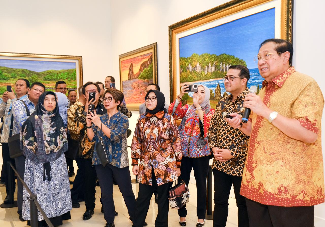 SBY Sambut KemenEkraf di Cikeas Art Gallery. (Foto: KemenEkraf)
