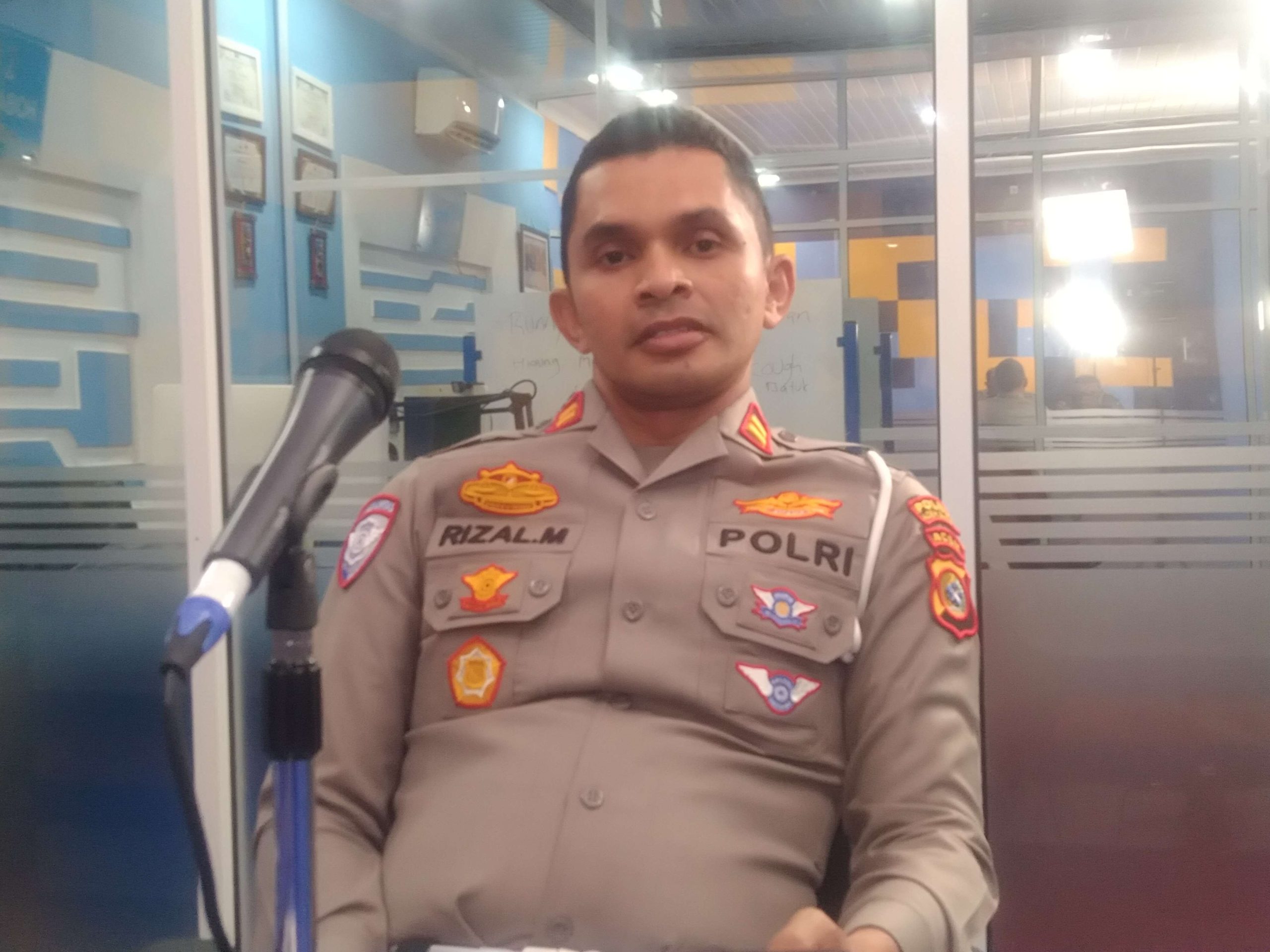 Kepala Satuan Lalu Lintas Polres Aceh Barat, Iptu Yusrizal, di RRI Meulaboh, Kamis, 8 Mei 2025. (Foto RRI)