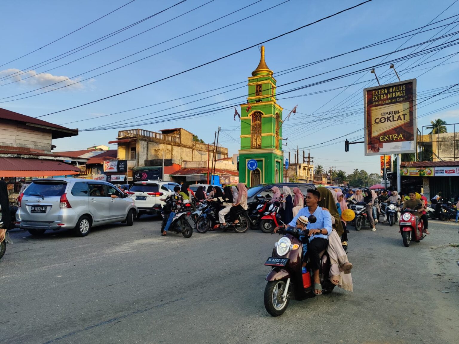 Tugu Simpang Empat Kluet Raya Tak. (Foto: Krusial)