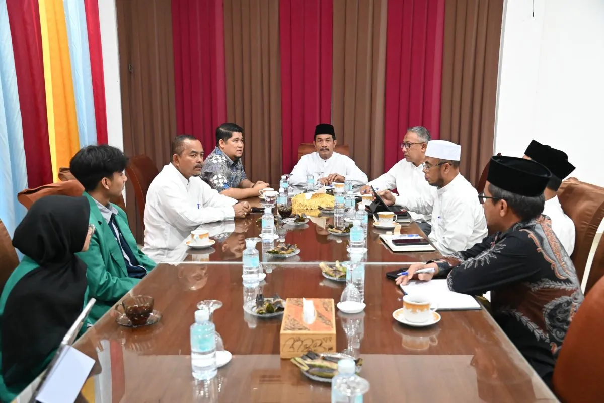 Wakil Bupati Aceh Besar Syukri A Jalil didampingi Asisten dan Kepala OPD Pemkab Aceh Besar menerima audiensi AMSA. (Foto: ANTARA)