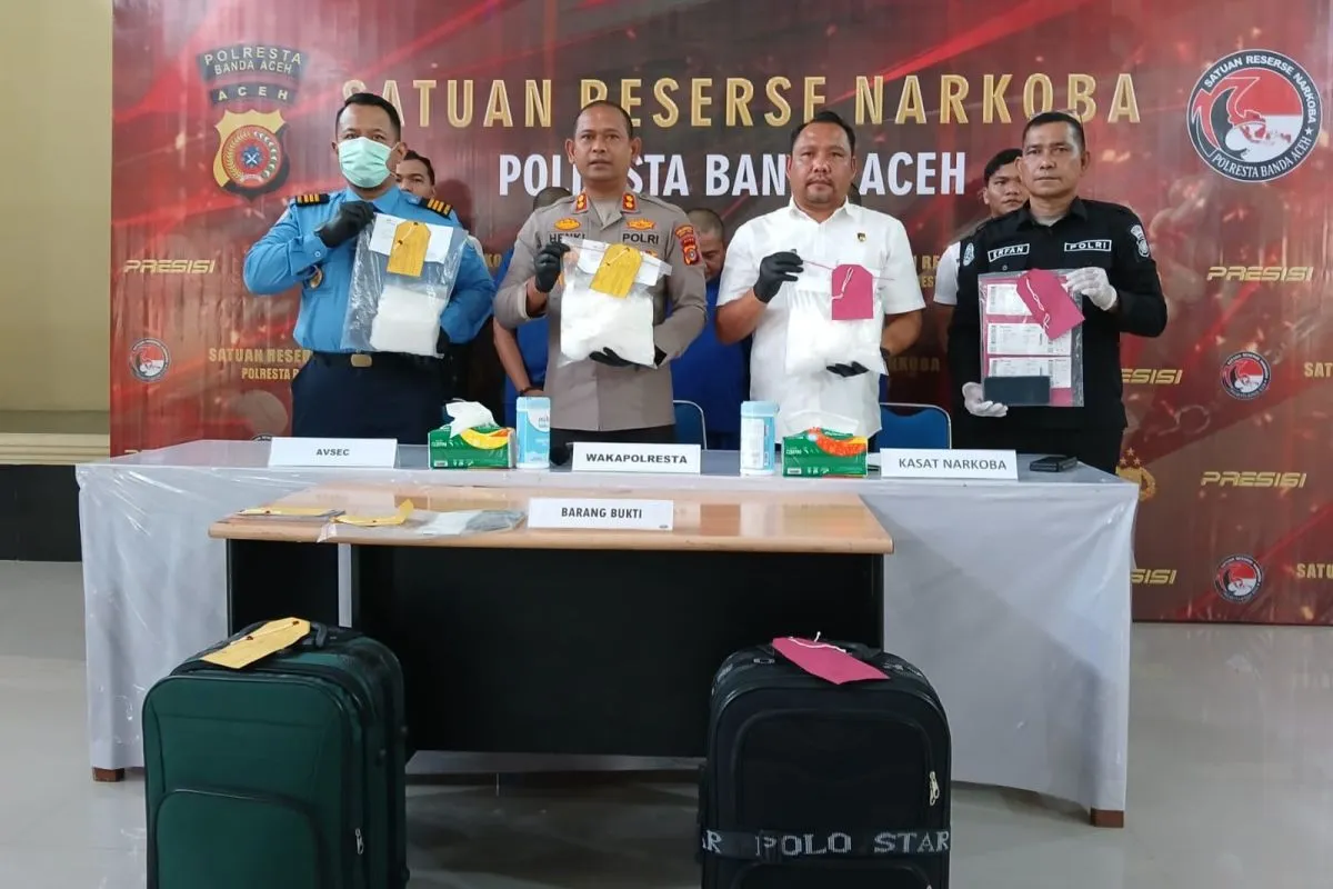 Petugas Bandara SIM Gagalkan Penyelundupan 5 Kg Sabu. (Foto: ANTARA)