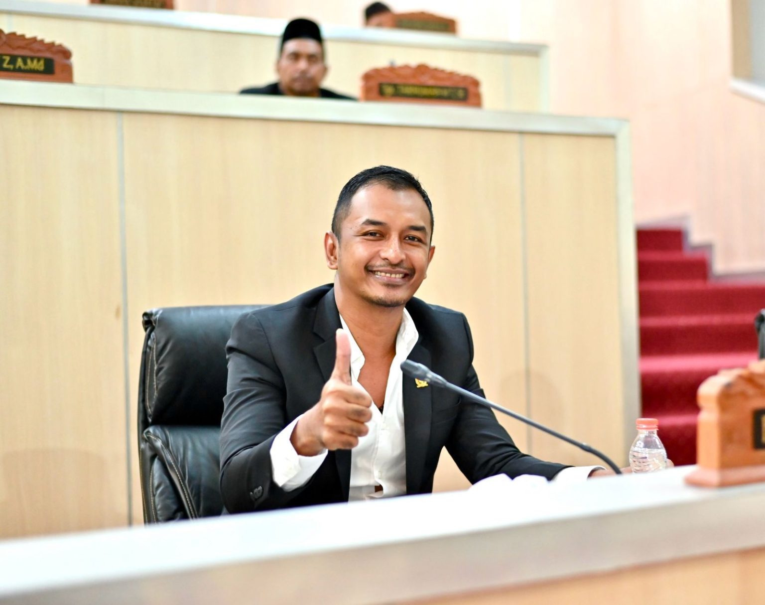 Anggota DPRK Banda Aceh, Teuku Arief Khalifah meminta Pemko menerapkan tapping box kepada usaha kelas menengah ke atas terlebih dahulu, jangan menyasar usaha kecil. (Foto: DPRK BNA)