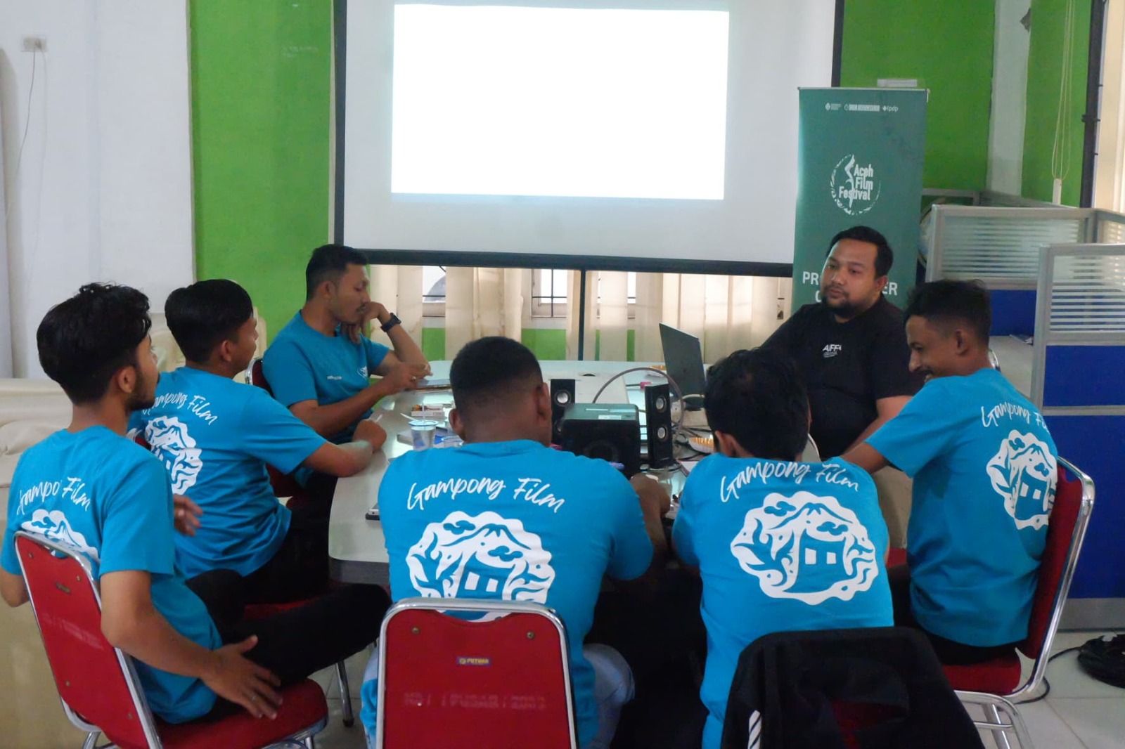 Aceh Film Festival (AFF) resmi memulai rangkaian kegiatan tahunannya dengan menggelar pelatihan programmer Gampong Film. (Foto: For Nukilan)