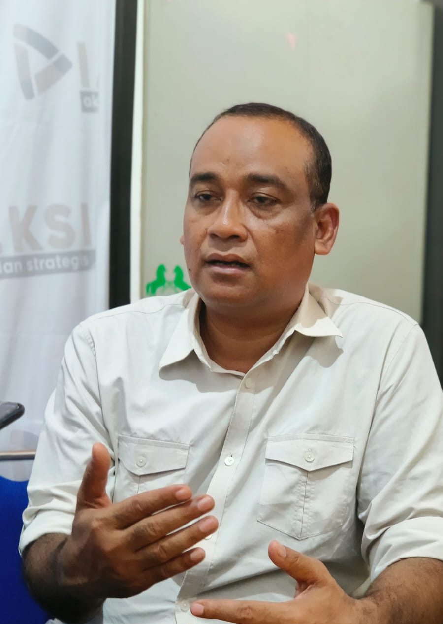 Ketua Steering Committee (SC) Musda ke-12 Partai Golkar Aceh, Syukri Rahmat saat diwawancarai Nukilan.id. (Foto: Nukilan)