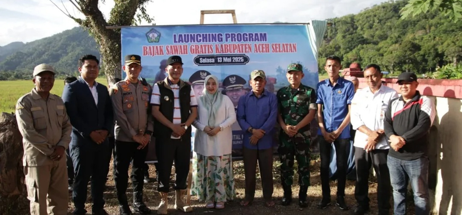 Bupati Aceh Selatan, H. Mirwan secara resmi meluncurkan program Bajak Sawah Gratis (Basaga) pada Selasa, 13 Mei 2025. (Foto: Facebook)