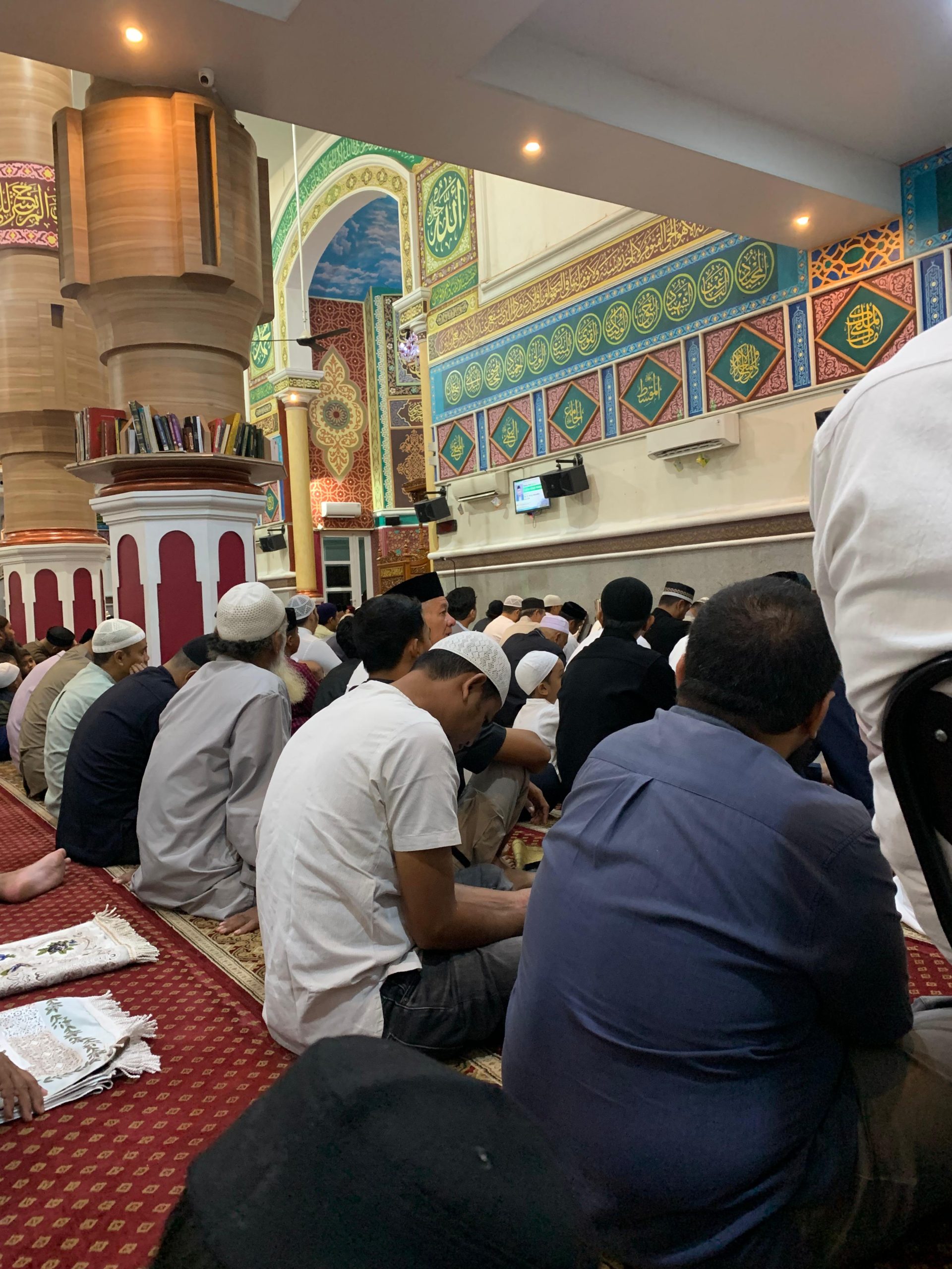 Ribuan Warga Padati Masjid Oman Al-Makmur Banda Aceh untuk Salat Idul Adha. (Foto: Nukilan)
