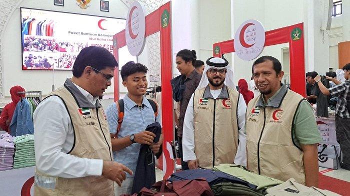 UIN Ar-Raniry Salurkan 1.000 Paket Pakaian dan 20 Sapi Kurban dari Uni Emirat Arab. (Foto: HUMAS UINAR)